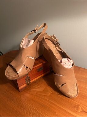 AEROSOLES Tan Slingback Wedge Sandals